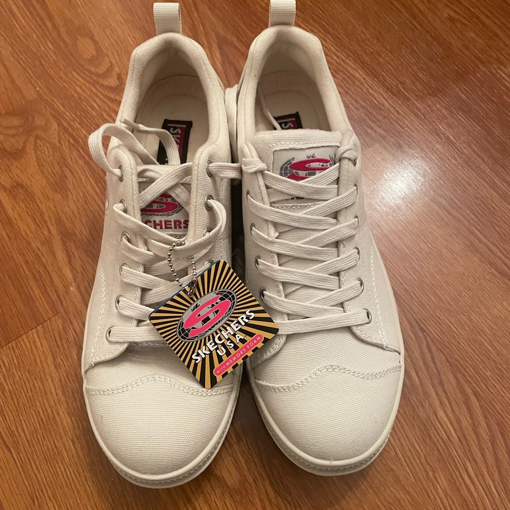 NWT Skechers with Memory Foam